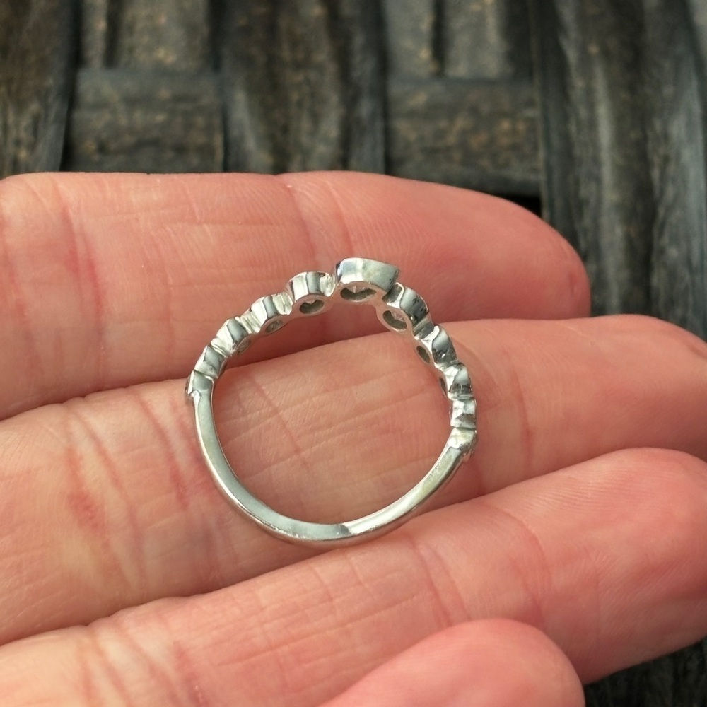 Elegant 10k white gold Teardrop Ring - Picture 2 of 11